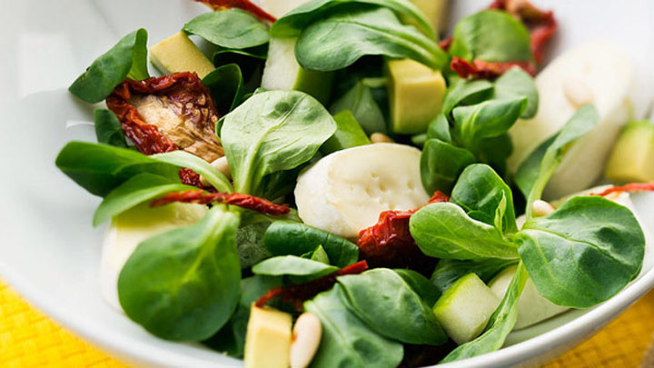 Salade aux tomates séchées